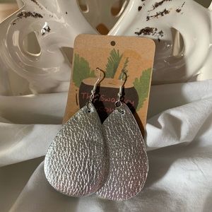 Sliver color Leather Teardrop earrings